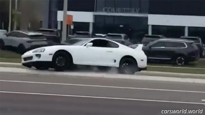 Toyota Supra Mk4 choca contra otro Toyota, luego contra un concesionario de Toyota | Carscoops